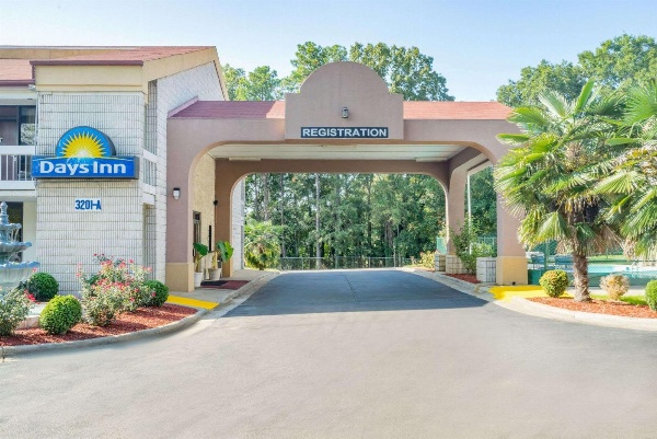 Days Inn by Wyndham Raleigh Midtown image 5